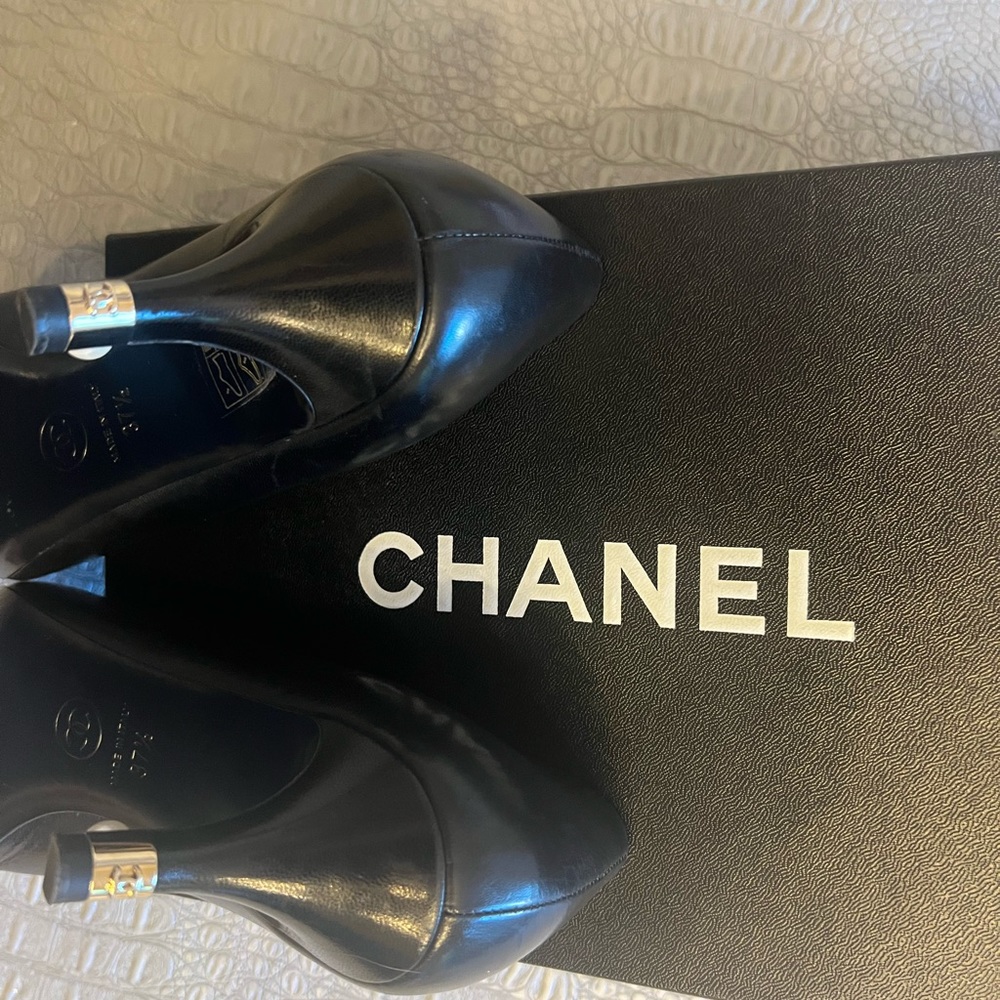 Chanel classic black pumps **authentic**